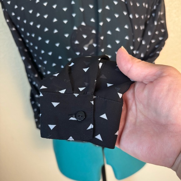 Drape front black print long sleeve Flowy blouse w peplum waist Sz Small - Picture 6 of 6